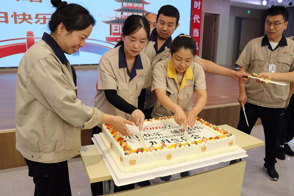 弘力公司成功进行9月份职工生日会